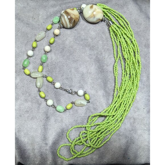 Vintage Fairycore Green Glass And Acrylic Beaded Necklace - Picture 5 of 7